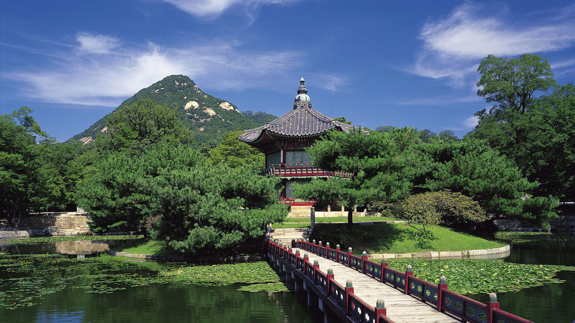 “西甲争冠形势再度复杂化，比赛精彩纷呈”，西甲 争冠